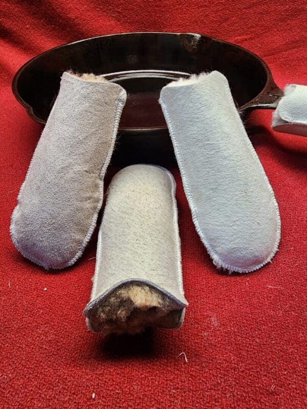 Sheepskin cast iron skillet holder, pot holder D3 59