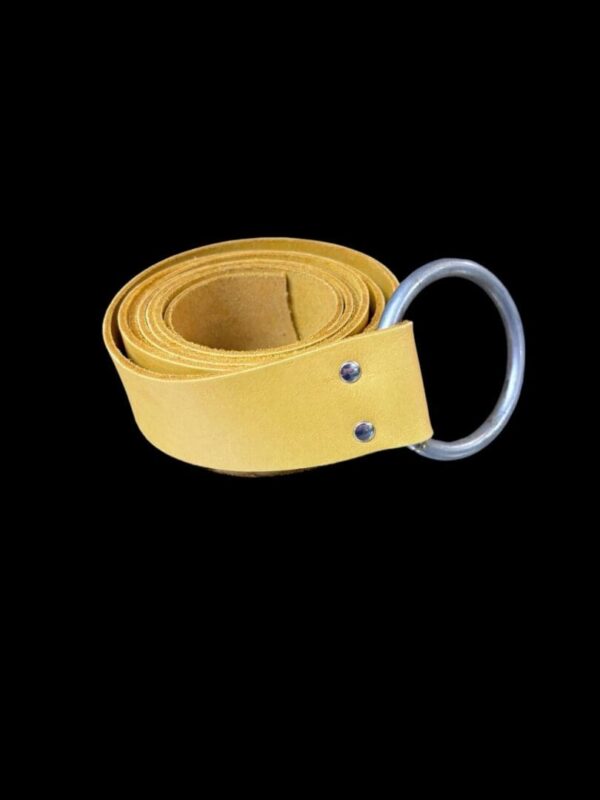 CFVS8662 Rolled leather belt with metal ring.