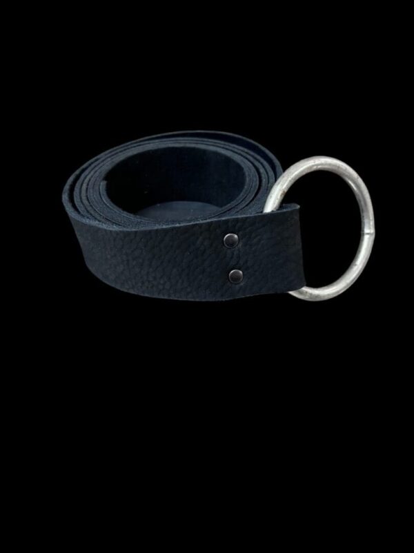 UXZB0659 Black leather belt with silver ring.