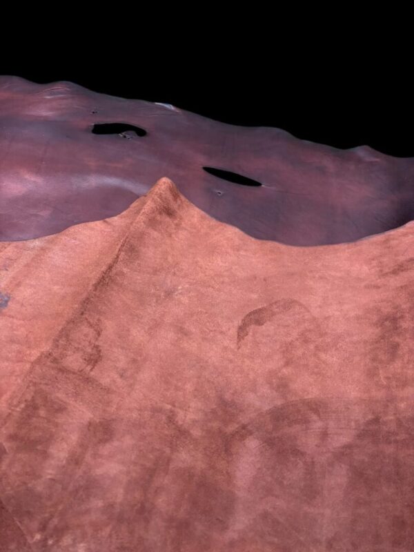 BAIZ0933 Abstract textured surface with dark background.