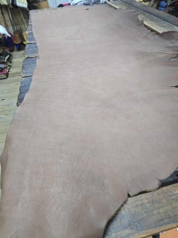 Mocca Oil Tan Cowhide 4/5 oz. 02-69